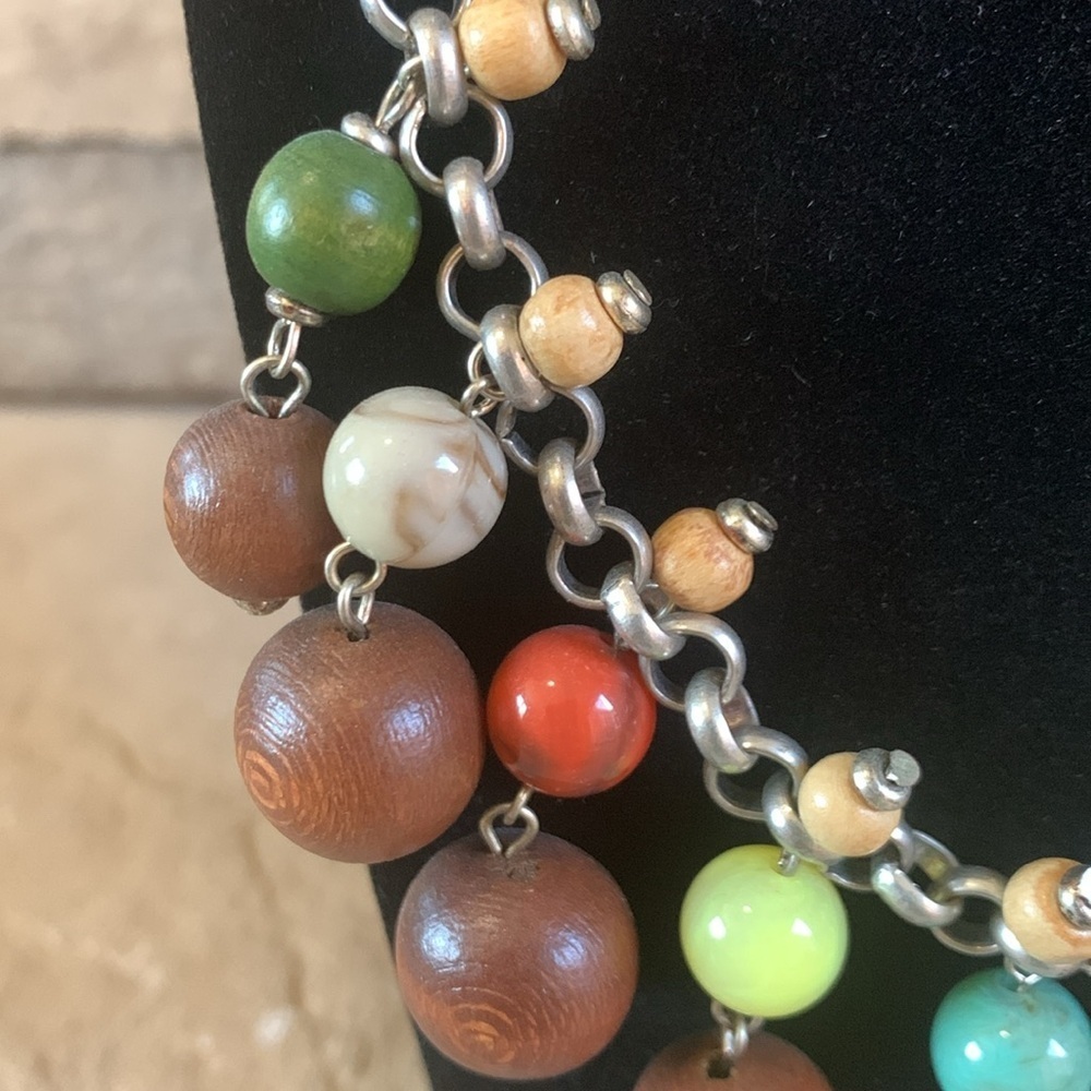Wooden beaded mid century looking statement necklace - Picture 2 of 4